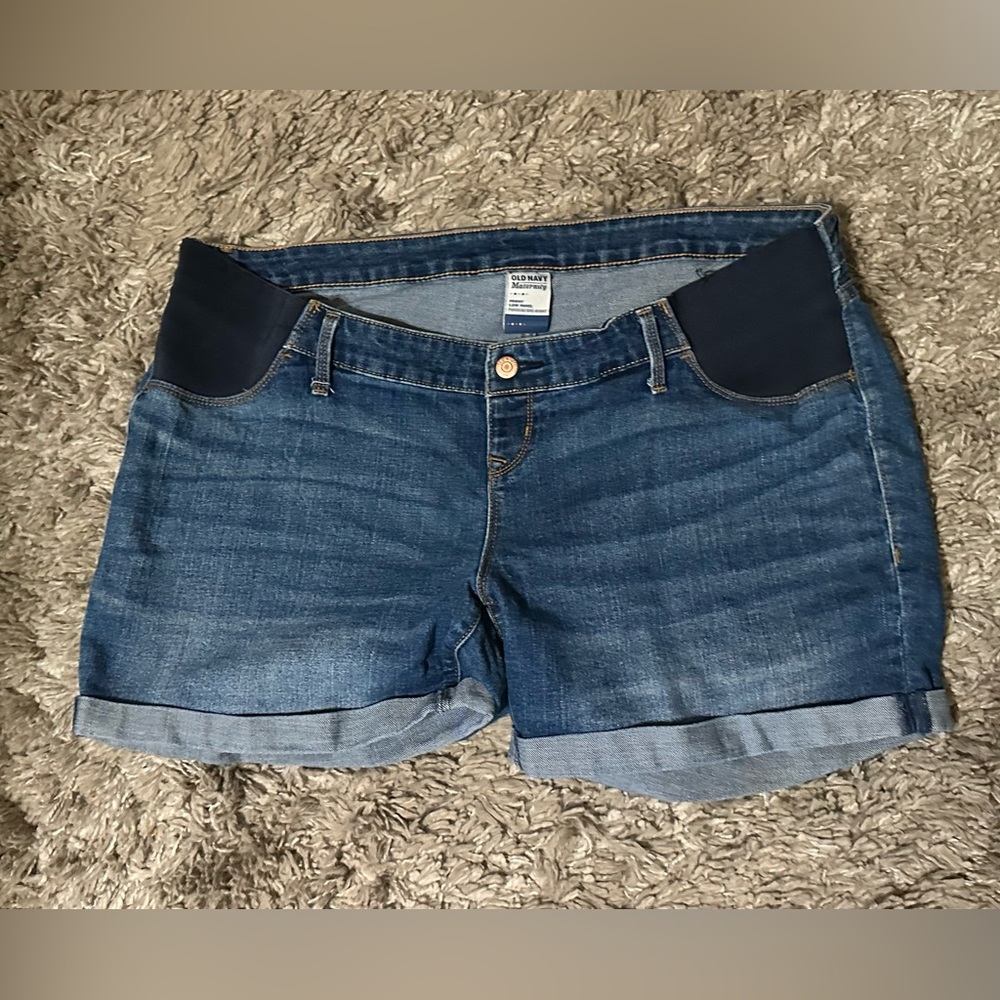 Old Navy Women’s Maternity Shorts with side panel